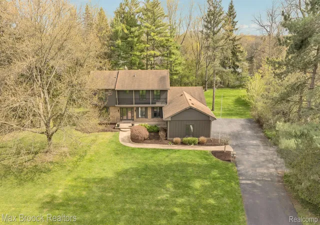 Photo 2 of Single family home for sale at 5240 Clarendon Crest St, Bloomfield Charter Township Oakland, MI 48302 | MLS# 20261069274 | Listing updated on 2026-08-29