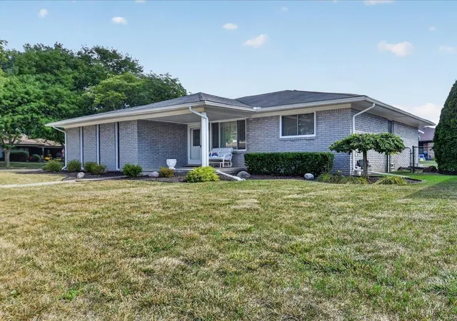Photo 4 of Single family home for sale at 15500 Sherwood Ln, Fraser City Macomb, MI 48026 | MLS# 58050220165 | Listing updated on 2026-09-01