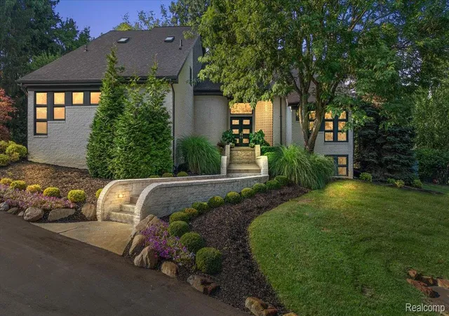 Photo 1 of Mansion for sale at 4884 Cider Hill Dr, Oakland Charter Township Oakland, MI 48306 | MLS# 20261069278 | Listing updated on 2026-08-31