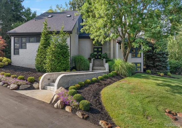 Photo 4 of Single family home for sale at 4884 Cider Hill Dr, Oakland Charter Township Oakland, MI 48306 | MLS# 20261069278 | Listing updated on 2026-08-31