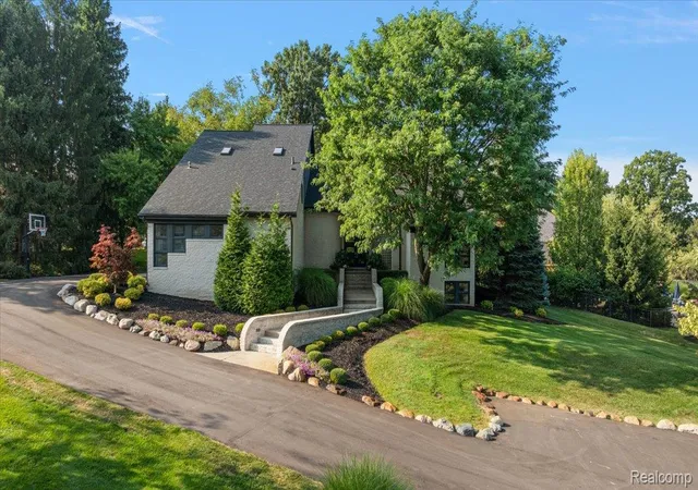 Photo 5 of Single family home for sale at 4884 Cider Hill Dr, Oakland Charter Township Oakland, MI 48306 | MLS# 20261069278 | Listing updated on 2026-08-31