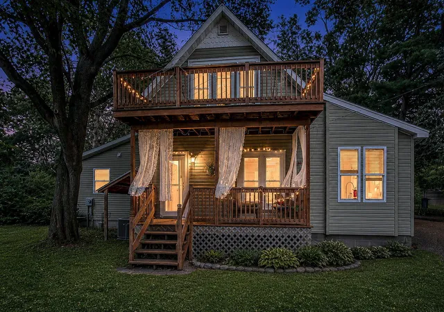 Photo 2 of Single family home for sale at 627 Francis St, South Haven City Van Buren, MI 49090 | MLS# 69026045849 | Listing updated on 2026-08-28