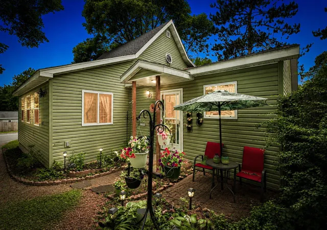 Photo 3 of Single family home for sale at 627 Francis St, South Haven City Van Buren, MI 49090 | MLS# 69026045849 | Listing updated on 2026-08-28