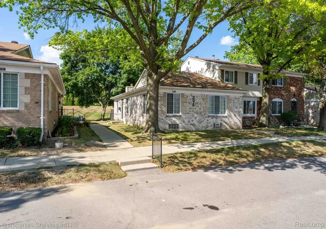Photo 1 of Sale Pending at 2078 Parmenter Blvd, Royal Oak City Oakland, MI 48073 | MLS# 20261069287 | Listing updated on 2026-09-13
