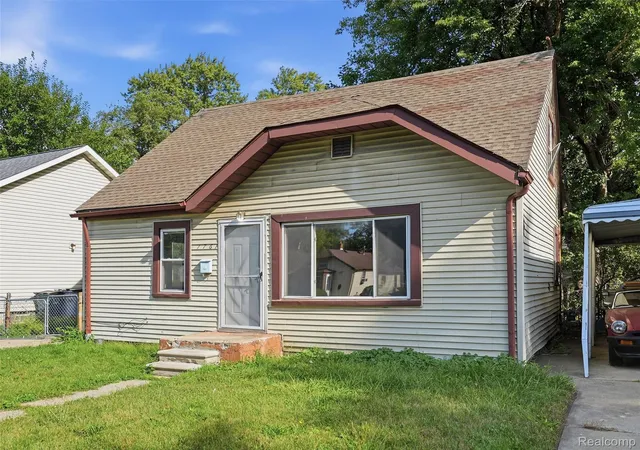 Photo 2 of Single family home for sale at 1761 E Evelyn Ave, Hazel Park City Oakland, MI 48030 | MLS# 20261069297 | Listing updated on 2026-09-04