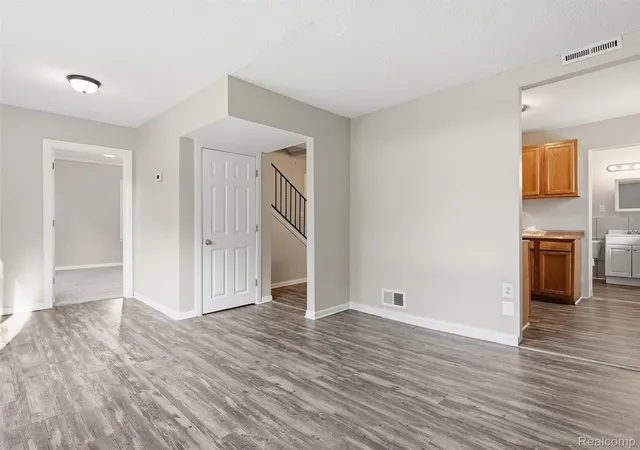 Photo 5 of Single family home for sale at 1761 E Evelyn Ave, Hazel Park City Oakland, MI 48030 | MLS# 20261069297 | Listing updated on 2026-09-04