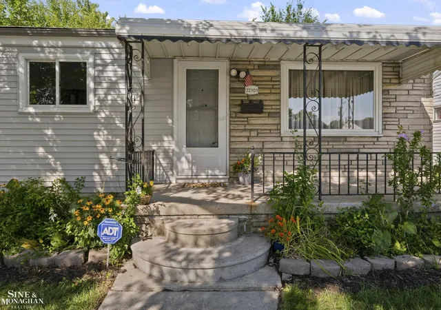 Photo 2 of Single family home for sale at 22101 Masch Ave Ave, Warren City Macomb, MI 48091 | MLS# 58050220180 | Listing updated on 2026-09-06
