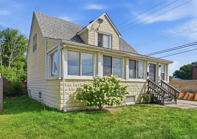 Photo 3 of Single family home for sale at 30 W Granet Ave, Hazel Park City Oakland, MI 48030 | MLS# 20261069301 | Listing updated on 2026-09-04