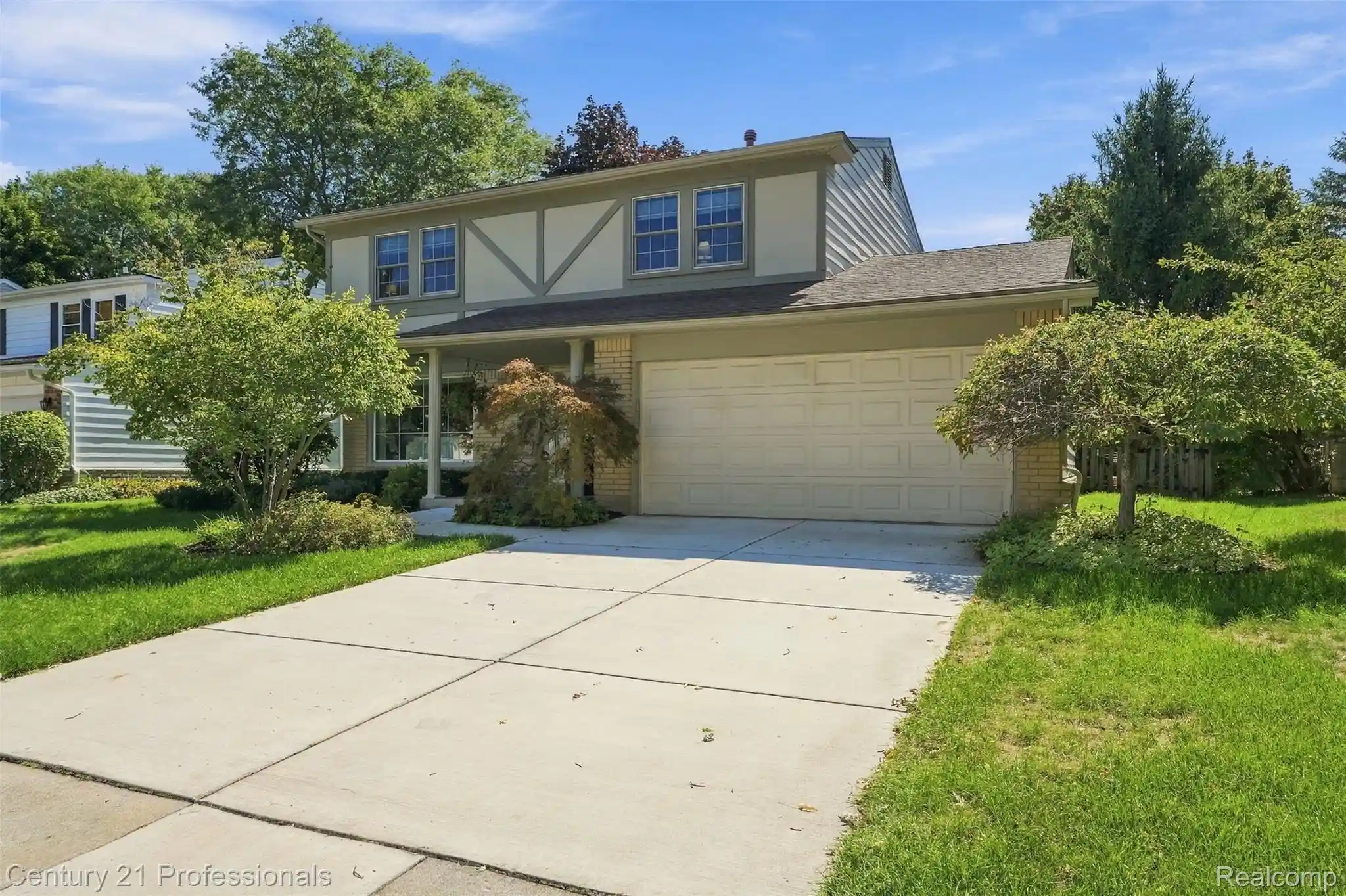 Photo 1 of Single family home for sale at 41827 Ridge Rd E, Novi, MI 48375 | MLS# 20261069302 | Listing updated on 2026-10-16