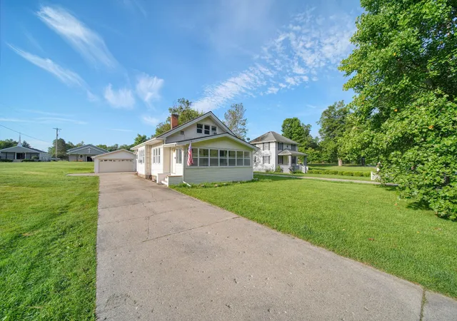 Photo 3 of Single family home for sale at 925 E Michigan Ave, Grass Lake Village Jackson, MI 49240 | MLS# 55026045869 | Listing updated on 2026-09-10