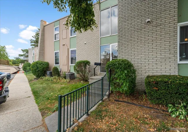 Photo 2 of Condo for sale at 33397 Fargo St, Livonia City Wayne, MI 48152 | MLS# 20261069305 | Listing updated on 2026-08-29