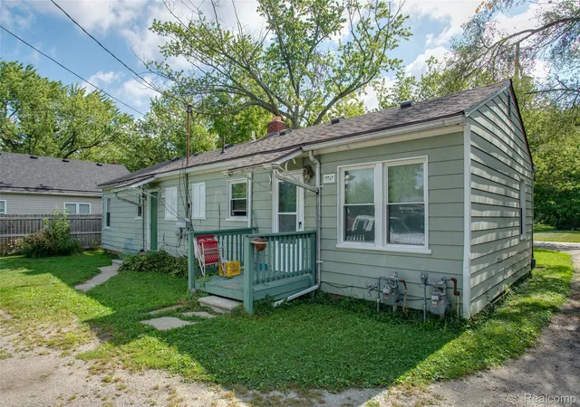 Photo 2 of Multi family home for sale at 15597 Norway St, Monroe, MI 48161 | MLS# 20261069307 | Listing updated on 2026-09-01