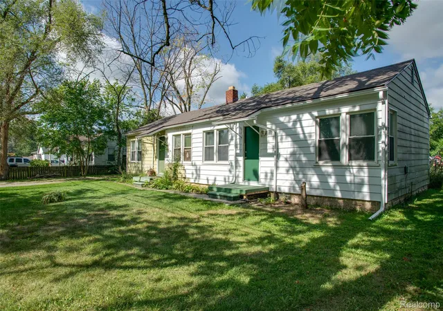 Listing Photo 3 - Condo for sale in building located at 15597 Norway St, Monroe, MI 48161