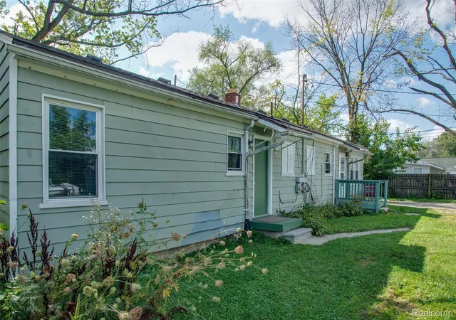 Listing Photo 4 - Condo for sale in building located at 15597 Norway St, Monroe, MI 48161