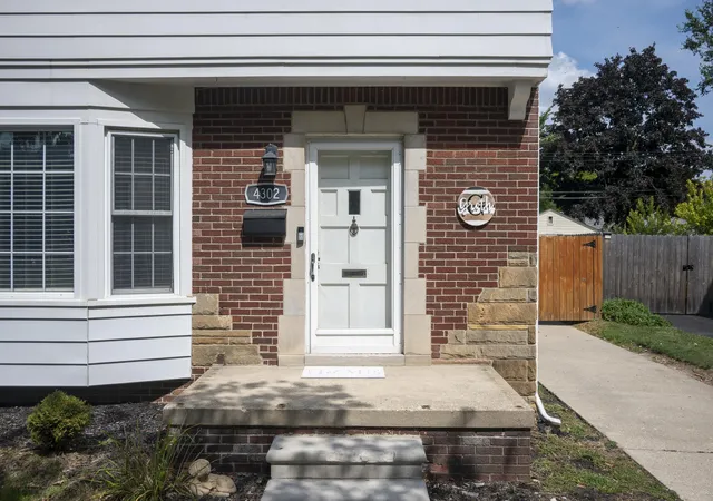 Photo 3 of Single family home for sale at 4302 Arlington Dr, Royal Oak City Oakland, MI 48073 | MLS# 81026045870 | Listing updated on 2026-08-31