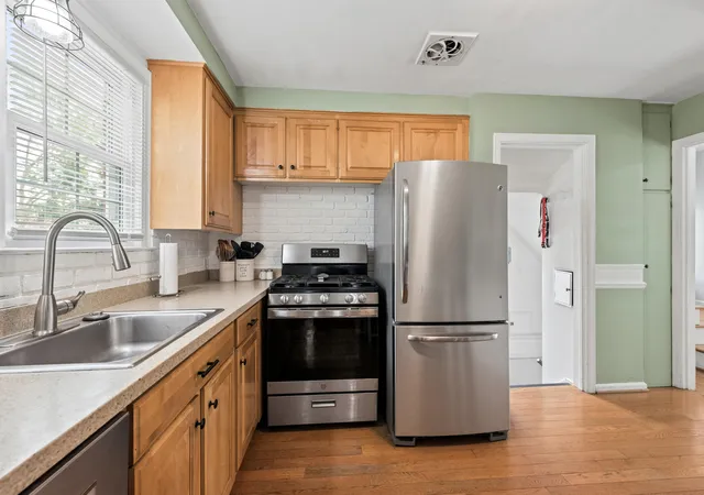 Photo 4 of Single family home for sale at 4302 Arlington Dr, Royal Oak City Oakland, MI 48073 | MLS# 81026045870 | Listing updated on 2026-08-31