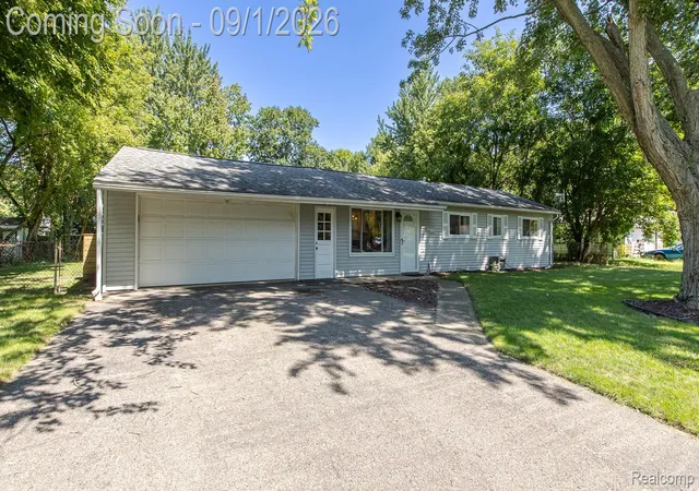 Photo 2 of Single family home for sale at 4600 Independence Dr, Independence Charter Township Oakland, MI 48346 | MLS# 20261069308 | Listing updated on 2026-09-12