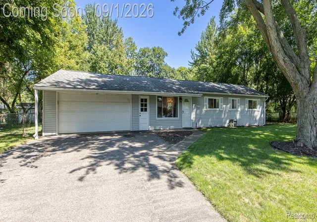 Photo 3 of Single family home for sale at 4600 Independence Dr, Independence Charter Township Oakland, MI 48346 | MLS# 20261069308 | Listing updated on 2026-09-12
