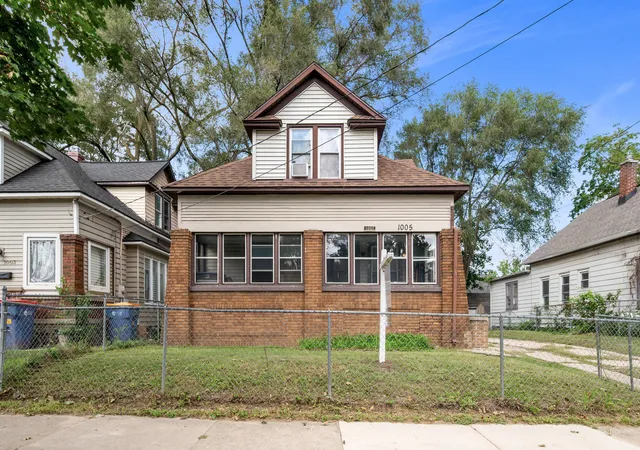 Photo 1 of Single family home for sale at 1005 Adams St Se, Grand Rapids City Kent, MI 49507 | MLS# 65026045874 | Listing updated on 2026-09-25