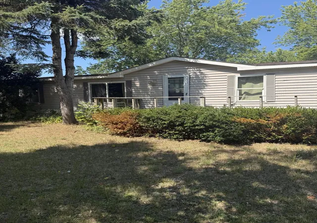 Photo 1 of Single family home for sale at 8809 W 13 Mile Rd, Troy Township Newaygo, MI 49459 | MLS# 72026045876 | Listing updated on 2026-08-28