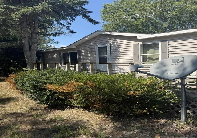 Photo 2 of Single family home for sale at 8809 W 13 Mile Rd, Troy Township Newaygo, MI 49459 | MLS# 72026045876 | Listing updated on 2026-08-28