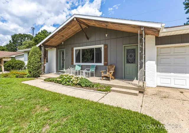 Photo 2 of Single family home for sale at 1651 Sunny Crk St SE, Grand Rapids, MI 49508 | MLS# 65026045877 | Listing updated on 2026-10-07