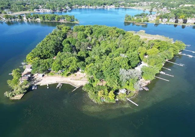 Photo 2 of Single family home for sale at 13009 Torrey Rd, Fenton Charter Township Genesee, MI 48430 | MLS# 5050220188 | Listing updated on 2026-08-28