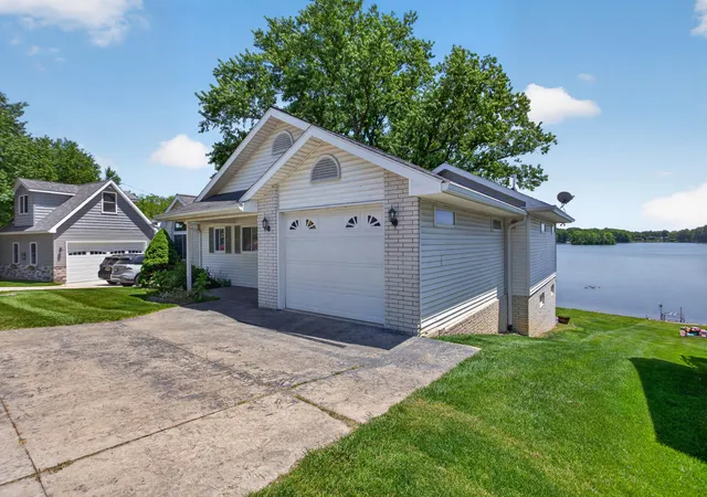 Photo 3 of Single family home for sale at 11939 Greenbriar Dr, Somerset Township Hillsdale, MI 49249 | MLS# 55026045881 | Listing updated on 2026-08-31