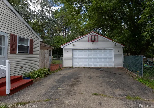 Photo 2 of Single family home for sale at 5101 Marilyn Dr, Genesee Charter Township Genesee, MI 48506 | MLS# 20261069317 | Listing updated on 2026-09-12