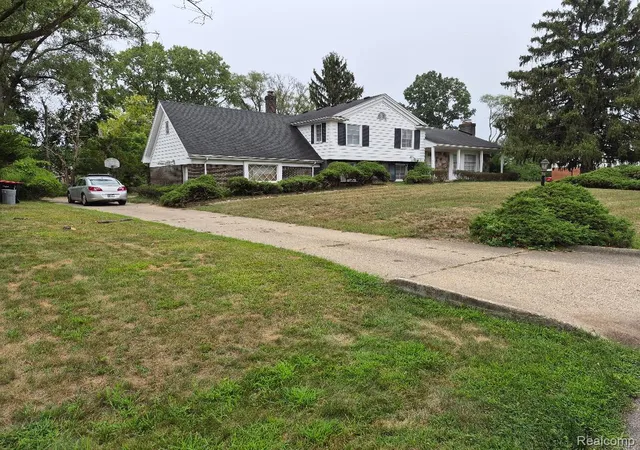 Photo 1 of Single family home for sale at 25102 Friar Ln, Southfield City Oakland, MI 48033 | MLS# 20261069318 | Listing updated on 2026-08-31