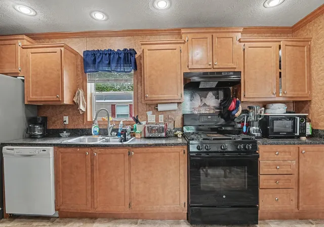 Photo 4 of Single family home for sale at 14504 Winding Creek Ln, Olive Township Ottawa, MI 49460 | MLS# 71026045891 | Listing updated on 2026-09-04