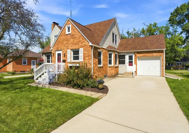 Photo 1 of Single family home for sale at 1207 Orchard Ave, St Joseph City Berrien, MI 49085 | MLS# 69026045897 | Listing updated on 2026-09-15