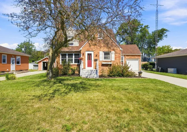 Photo 2 of Single family home for sale at 1207 Orchard Ave, St Joseph City Berrien, MI 49085 | MLS# 69026045897 | Listing updated on 2026-09-15