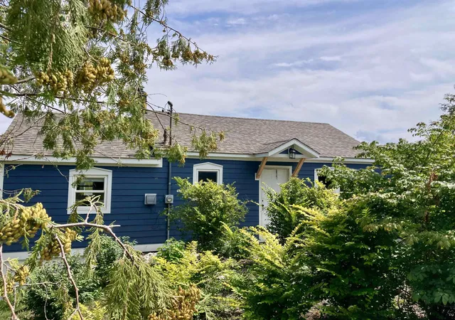 Photo 2 of Single family home for sale at 800 N St Joseph St, Suttons Bay Township Leelanau, MI 49682 | MLS# 78080072998 | Listing updated on 2026-09-01