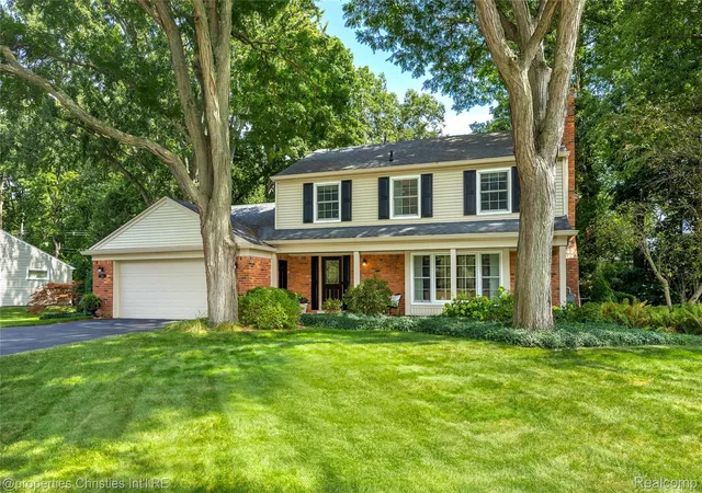 Photo 1 of Sale Pending at 2805 Lamplighter Ln, Bloomfield Hills, MI 48304 | MLS# 20261069338 | Listing updated on 2026-09-04