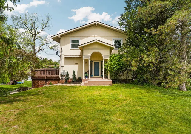 Photo 2 of Single family home for sale at 7490 Ledgewood Dr, Tyrone Township Livingston, MI 48430 | MLS# 81026045905 | Listing updated on 2026-09-06