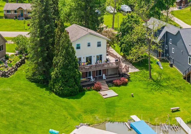 Photo 3 of Single family home for sale at 7490 Ledgewood Dr, Tyrone Township Livingston, MI 48430 | MLS# 81026045905 | Listing updated on 2026-09-06
