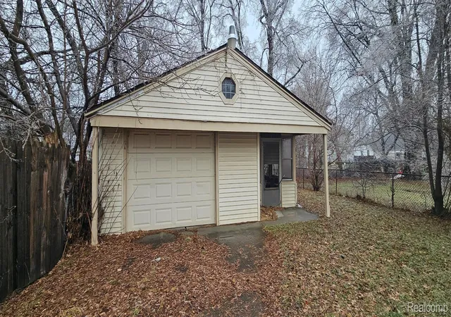 Photo 2 of Single family home for sale at 3315 Fulton St, Saginaw City Saginaw, MI 48601 | MLS# 20261069344 | Listing updated on 2026-08-29