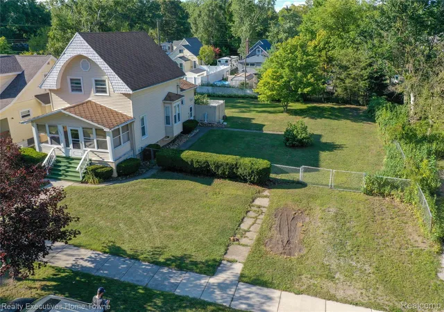 Photo 3 of Single family home for sale at 3003 North Blvd, Port Huron City St Clair, MI 48060 | MLS# 20261069347 | Listing updated on 2026-09-03