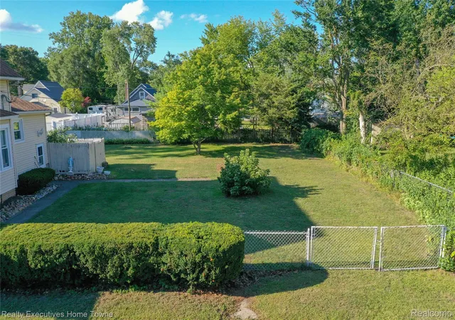 Photo 5 of Single family home for sale at 3003 North Blvd, Port Huron City St Clair, MI 48060 | MLS# 20261069347 | Listing updated on 2026-09-03