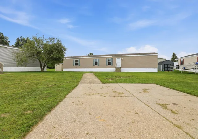Photo 2 of Single family home for sale at 1301 Shadowridge Dr, Yankee Springs Township Barry, MI 49348 | MLS# 65026045908 | Listing updated on 2026-09-18