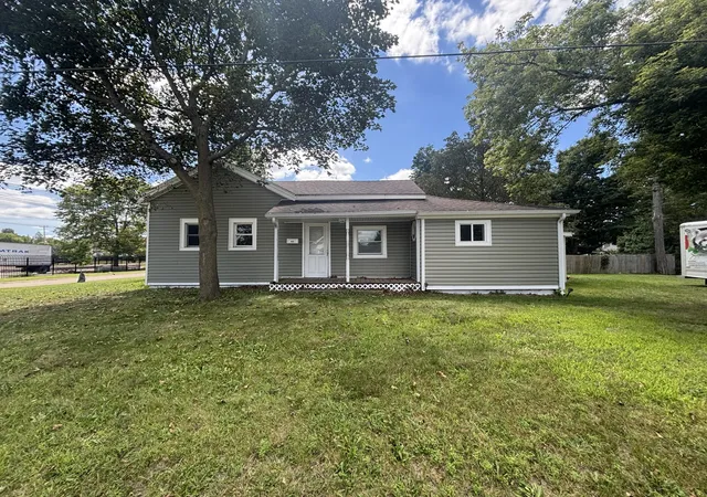 Photo 2 of Single family home for sale at 421 W Railroad St, Dowagiac City Cass, MI 49047 | MLS# 65026045909 | Listing updated on 2026-09-17