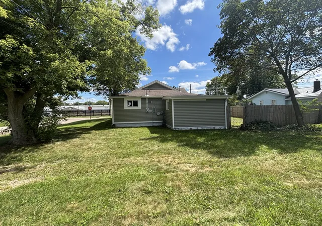 Photo 3 of Single family home for sale at 421 W Railroad St, Dowagiac City Cass, MI 49047 | MLS# 65026045909 | Listing updated on 2026-09-17