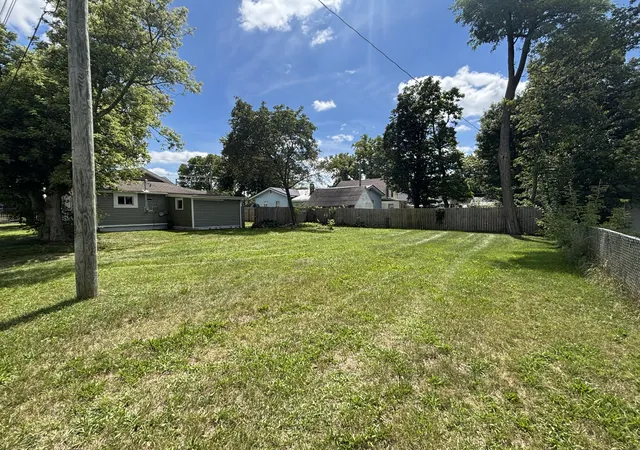 Photo 3 of Single family home for sale at 421 W Railroad St, Dowagiac City Cass, MI 49047 | MLS# 65026045909 | Listing updated on 2026-09-17