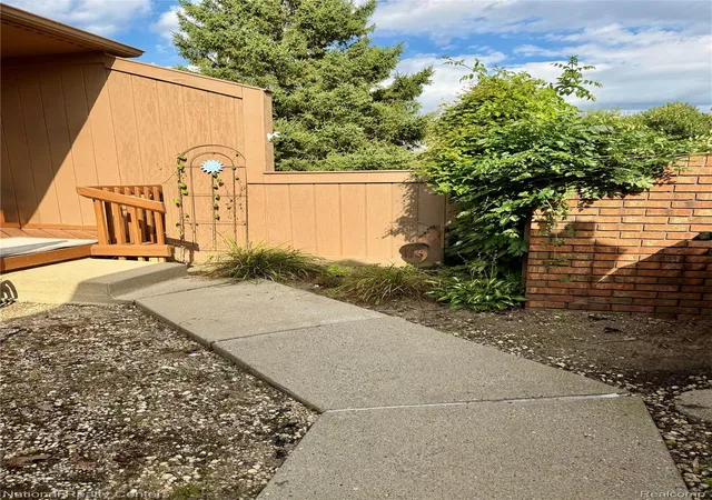 Photo 3 of Condo for sale at 25381 Potomac Dr #6, South Lyon City Oakland, MI 48178 | MLS# 20261069351 | Listing updated on 2026-09-01