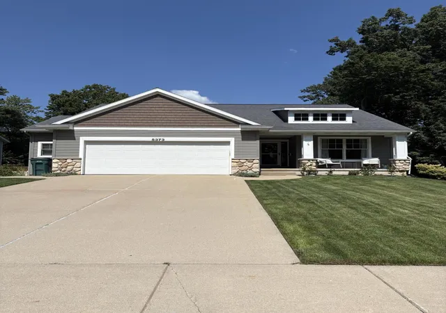 Photo 2 of Single family home for sale at 5373 Meadow Run Dr Sw, Wyoming City Kent, MI 49509 | MLS# 65026045916 | Listing updated on 2026-09-14