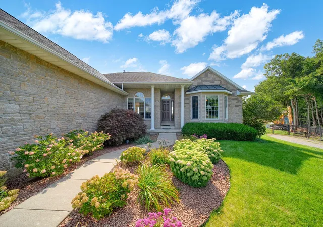 Photo 3 of Single family home for sale at 7601 Stonehedge Dr, Cambridge Township Lenawee, MI 49265 | MLS# 81026045917 | Listing updated on 2026-08-31