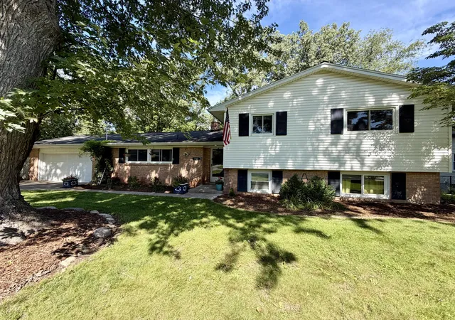 Photo 1 of Sale Pending at 1881 Sunny Creek St Se, Kentwood City Kent, MI 49508 | MLS# 53026045923 | Listing updated on 2026-09-01