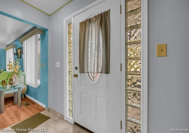 Photo 2 of Single family home for sale at 2338 Marlow Dr, Warren City Macomb, MI 48092 | MLS# 20261069366 | Listing updated on 2026-08-29