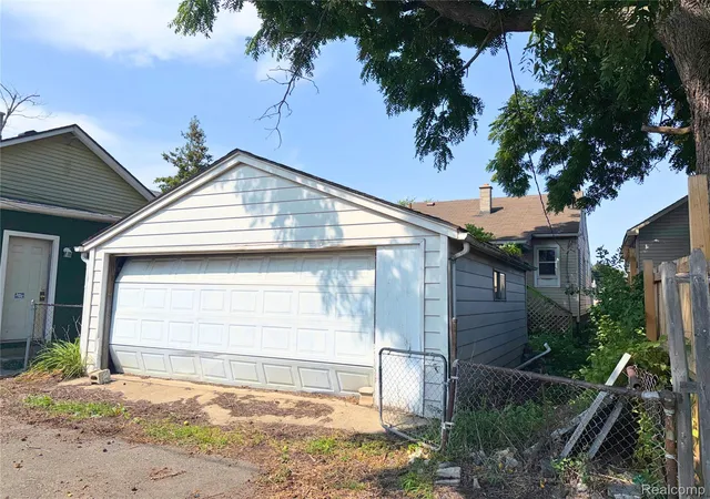 Photo 16 of Single family home for sale at 13 Ridge St, EcorseCity_Wayne, MI 48229 | MLS# 20261069369 | Listing updated on 2026-08-29